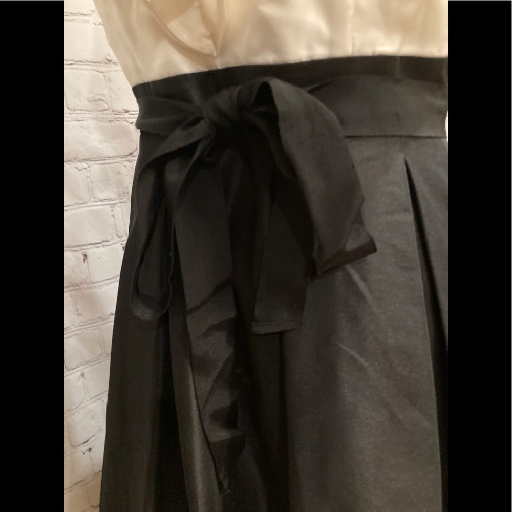 White & Black Market Ruffled Collar Dress: Size 2 - Picture 10 of 12